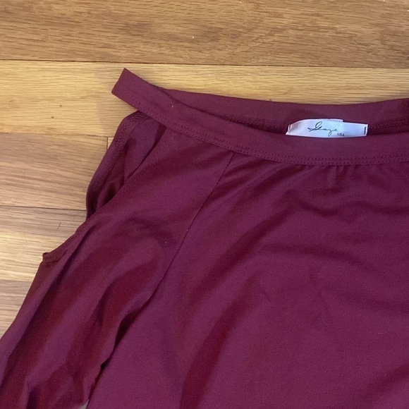 Gaze USA Women’s Burgundy Cold Shoulder Top Size M - Picture 2 of 6